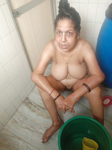 Hot Desi Bhavi Taking Nude Bath Pics Xnxx Indianxphoto My Xxx Hot Girl