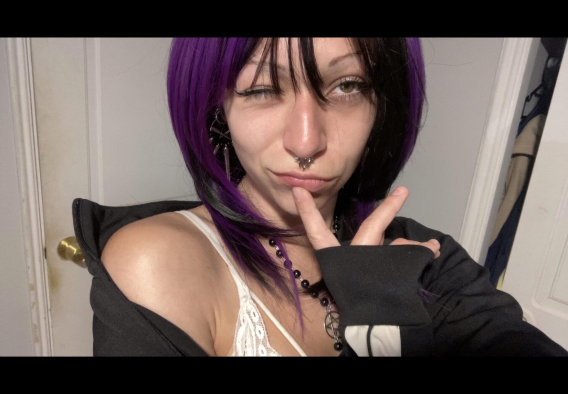 Ich bin vielleicht als Mann gescheitert, aber jetzt bin ich eine weibliche Hure. 19 Jahre alt