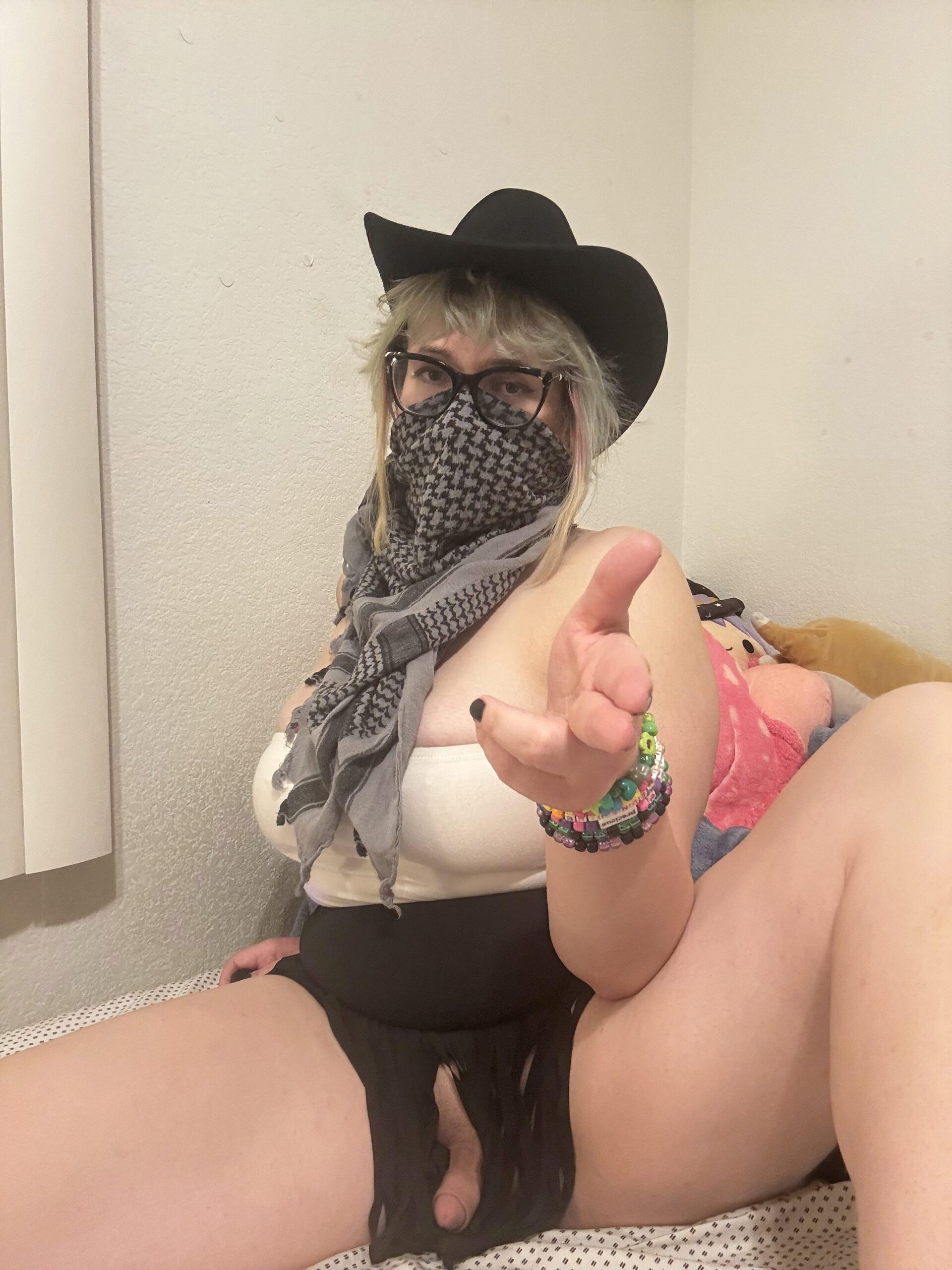 Это у тебя в штанах клюшка для гольфа №6 или ты просто рад меня видеть?