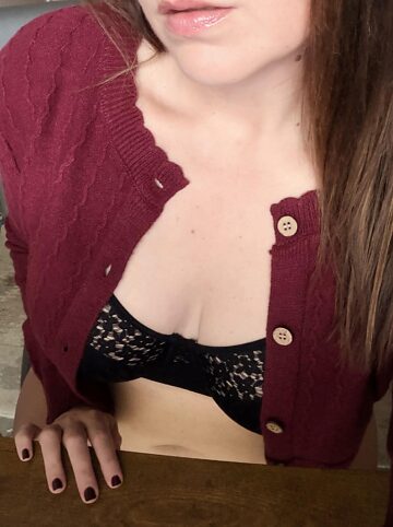 Не могу сосредоточиться… Стриптиз на работе?