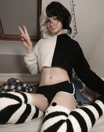 Ты бы позволила фембою разорвать твою задницу и кончить внутрь тебя?