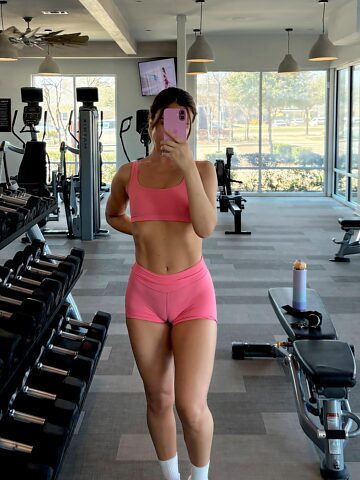 Я просто хочу стать для кого-нибудь объектом обожания в спортзале.