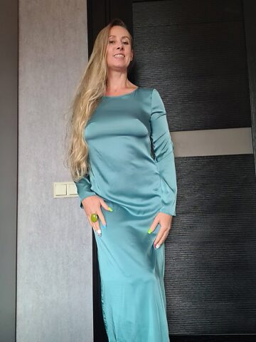 40, all-natural & no bra needed under this dress…