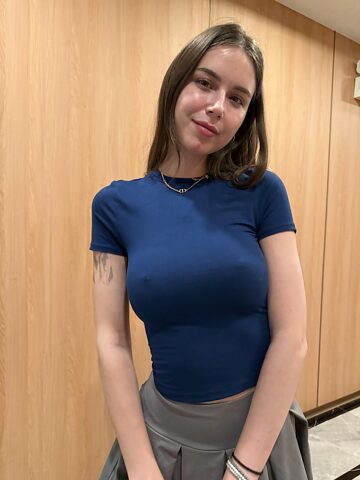 Сегодня на мне моя милая голубая футболка