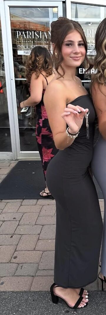 Белая и обтягивающая